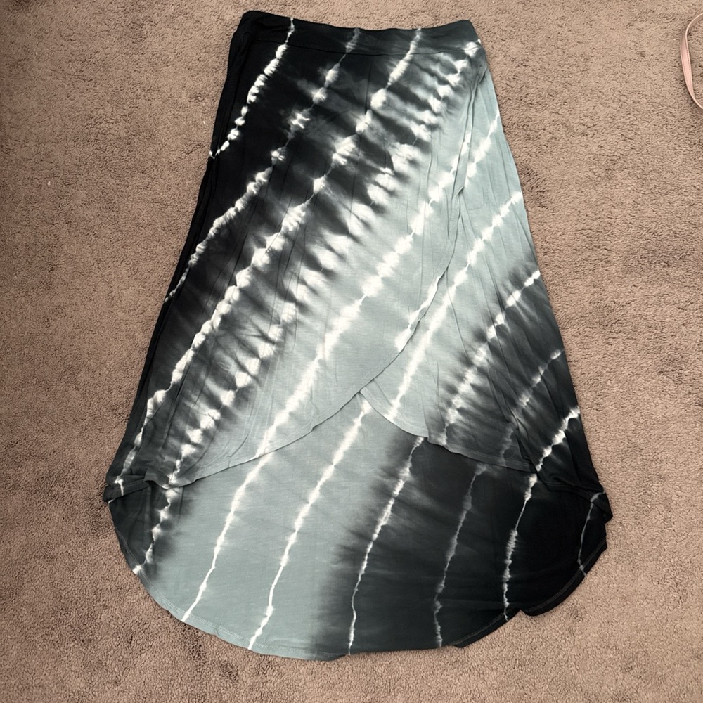Faded Glory Black and White Midi Wrap Skirt